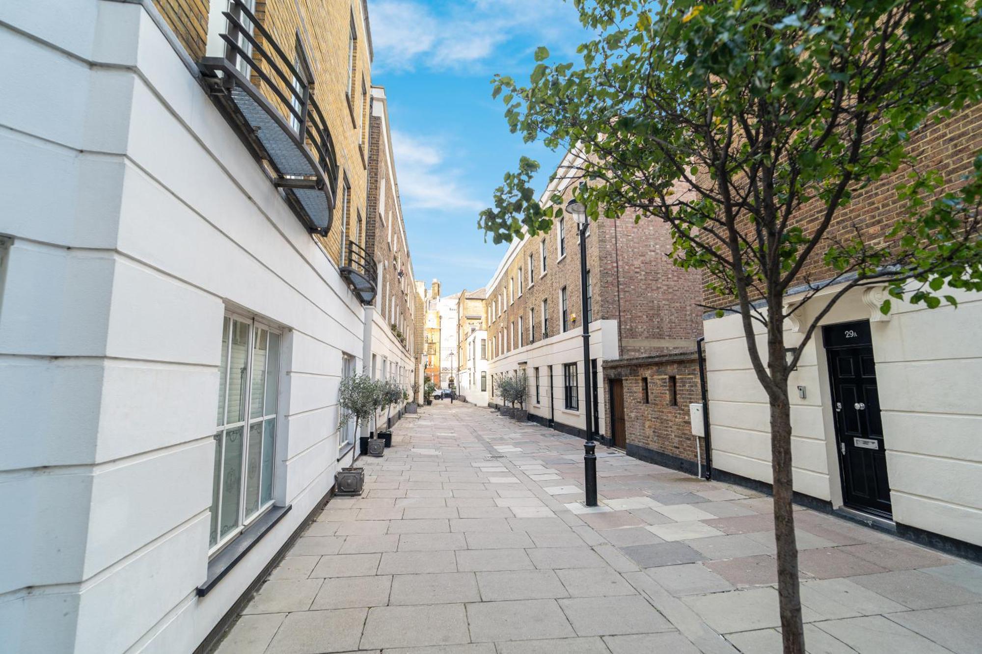 Appartamento Spacious West End Duplex Apartment, W1 Londra