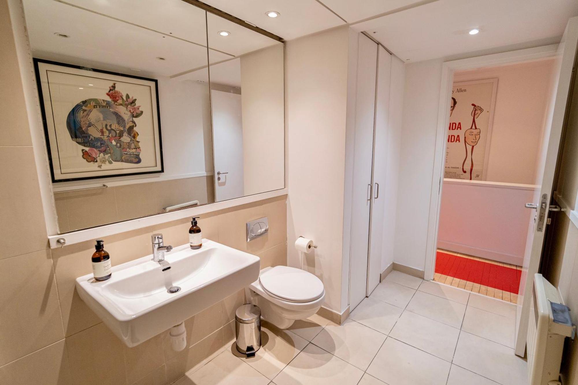 Spacious West End Duplex Apartment, W1 Londra