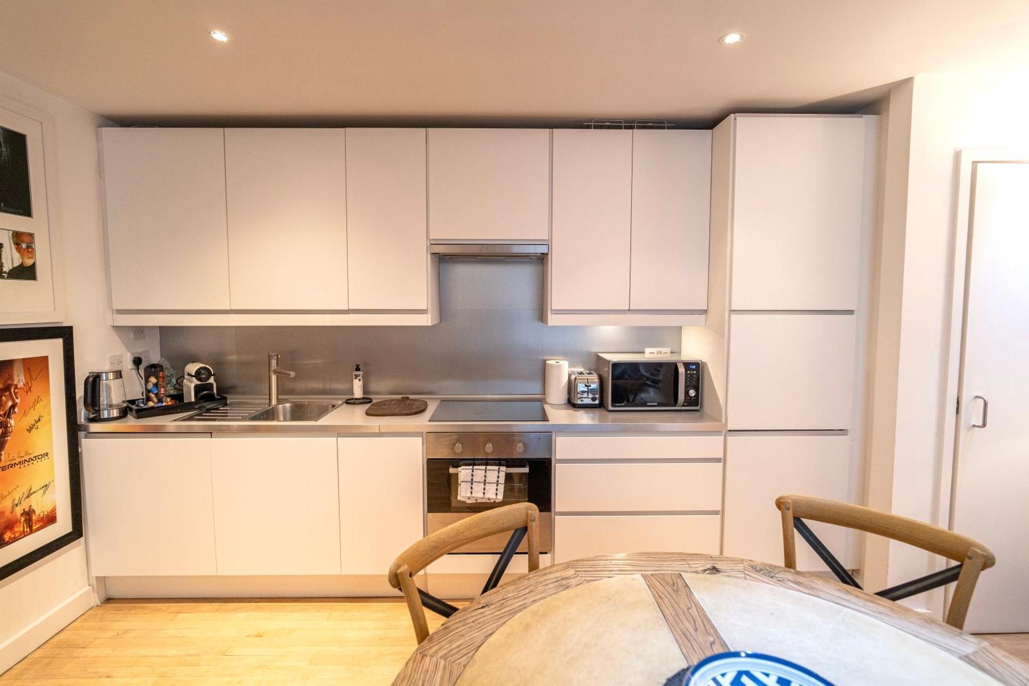 Spacious West End Duplex Apartment, W1 Appartamento