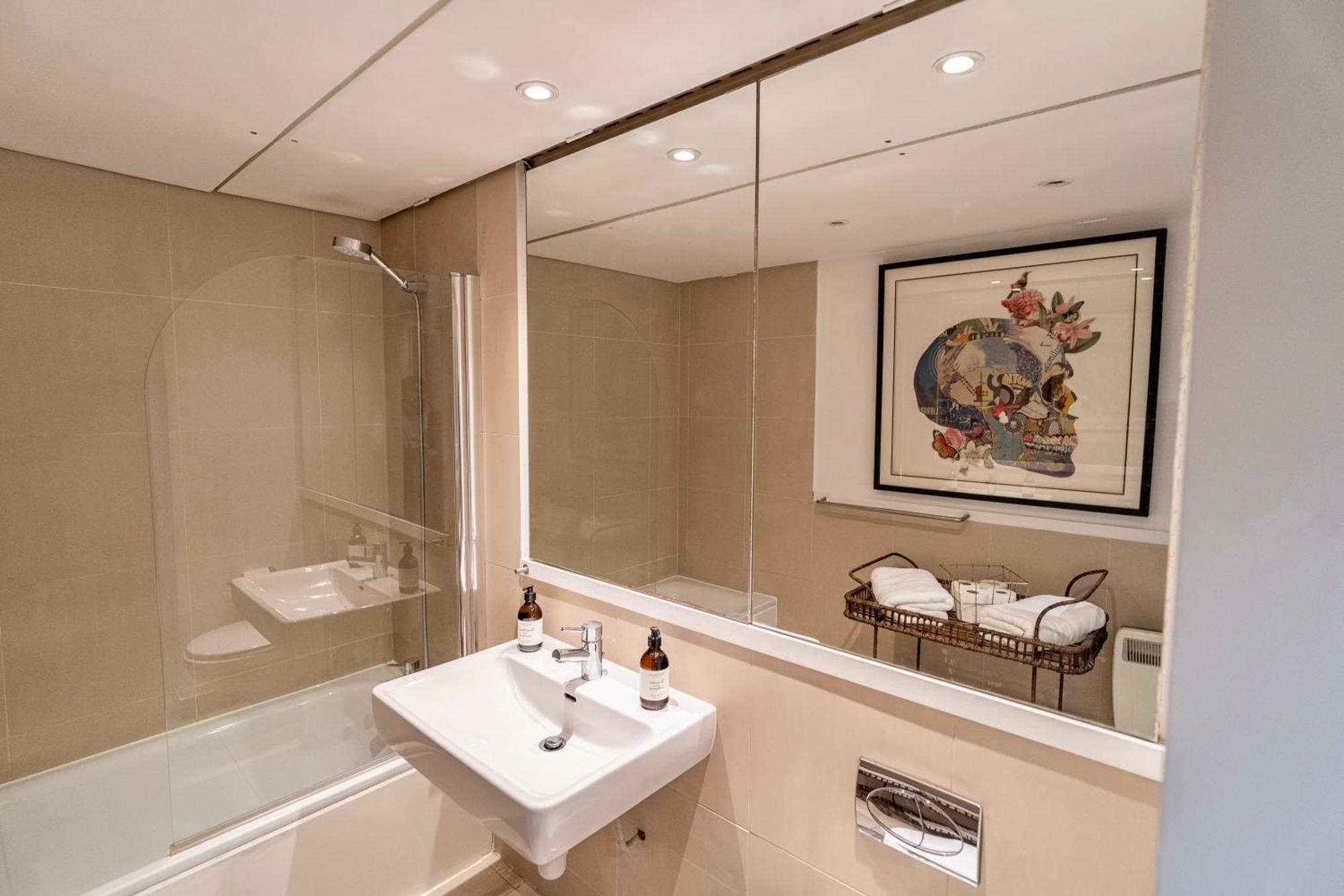 Appartamento Spacious West End Duplex Apartment, W1 *
