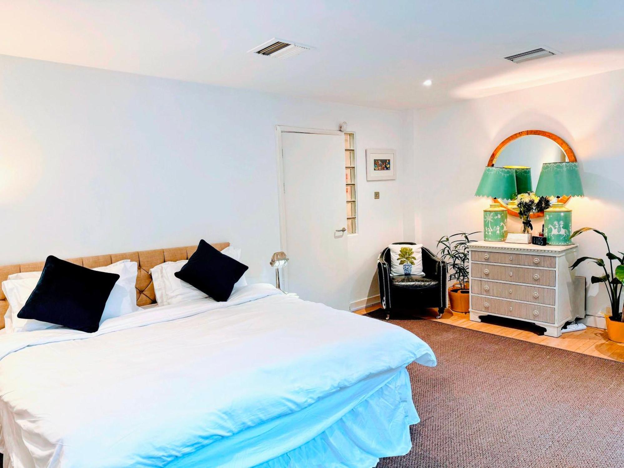 Spacious West End Duplex Apartment, W1 Appartamento *